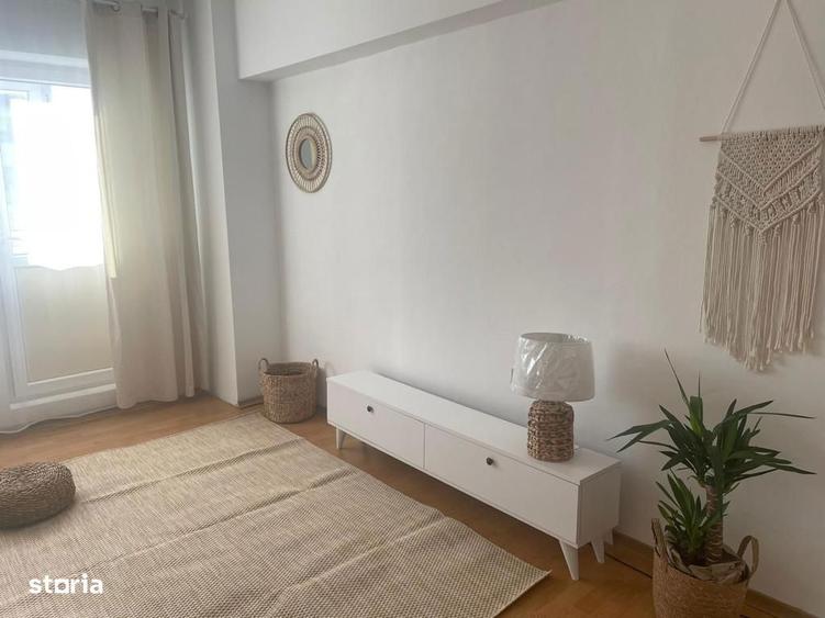 Apartament cu 3 camere semidecomandat, mobilat în Brâncoveanu