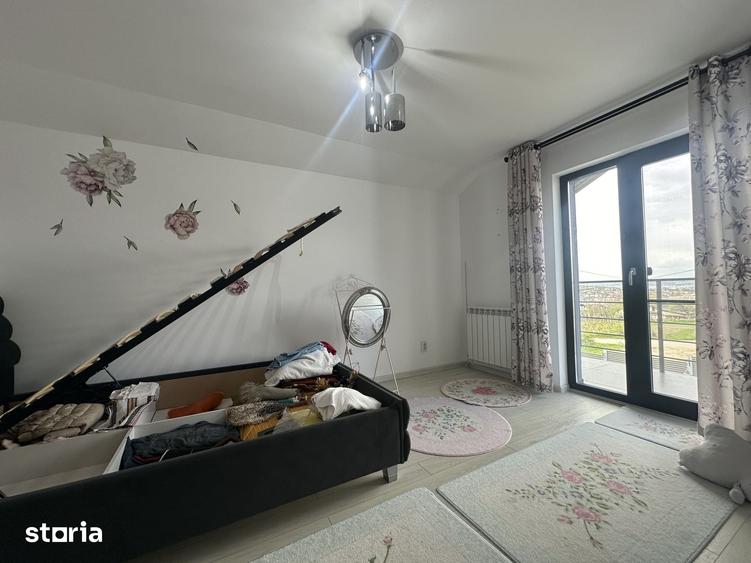 Casă cu 4 camere cu Teren 420 Mp în Bucium