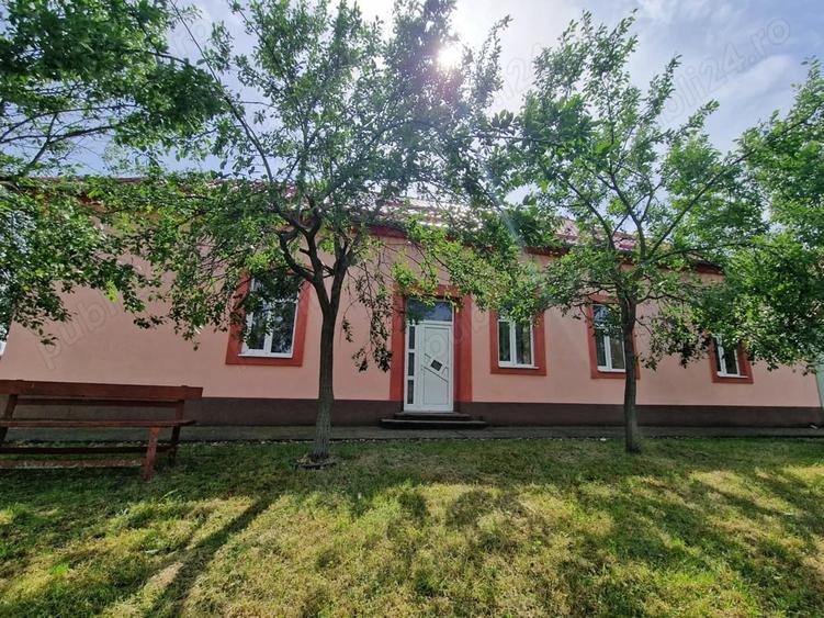 Casă cu 6 camere în Alioș