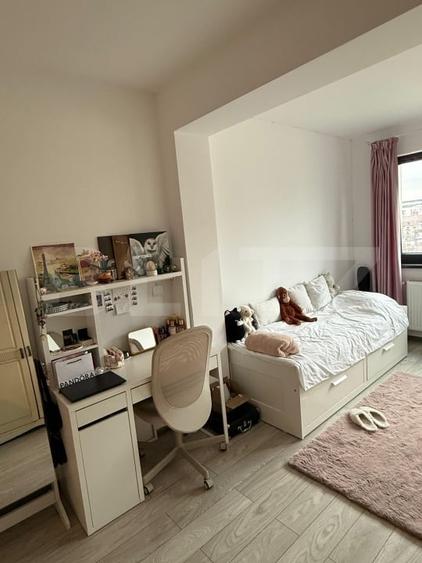 Apartament cu 3 camere decomandat în Tractorul