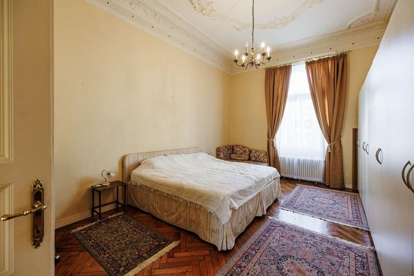 Apartament cu 3 camere semidecomandat, mobilat în Ultracentral