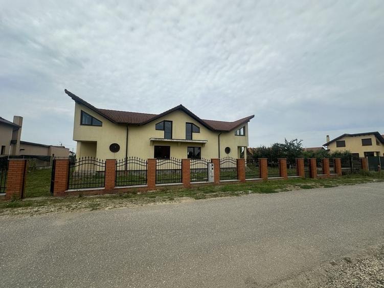 Casă cu 4 camere în Dorolț