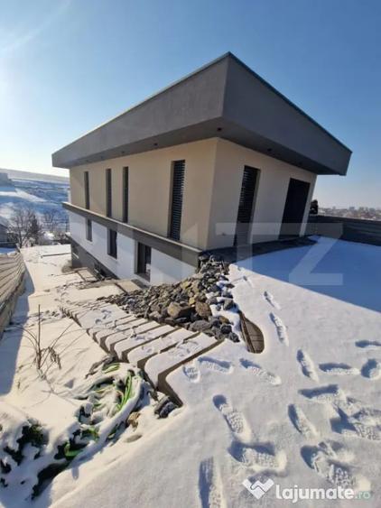 Casă cu 8 camere cu Teren 860 Mp în Central