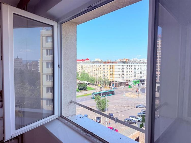 Apartament cu 2 camere semidecomandat în Piața Unirii
