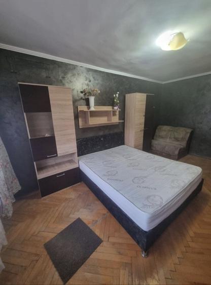Apartament cu 3 camere decomandat în Sud