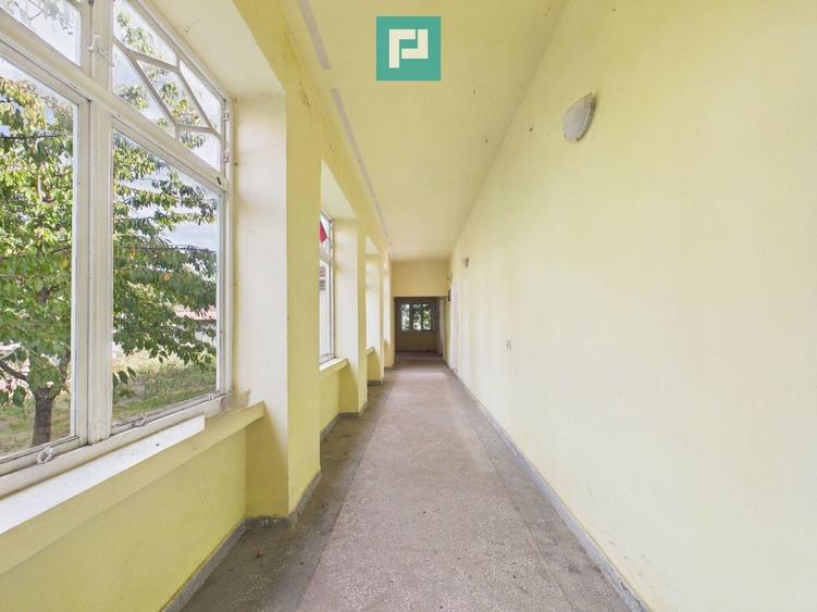 Casă individuală cu 8 camere cu Canalizare în Buteni