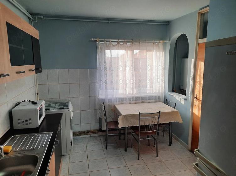 Apartament cu 3 camere decomandat în Exterior Vest