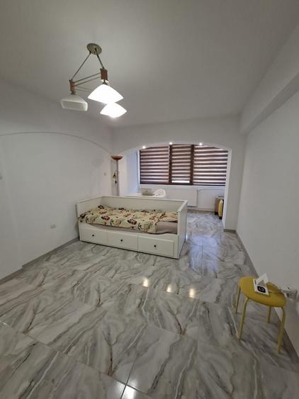 Apartament cu 2 camere semidecomandat, mobilat în Semicentral