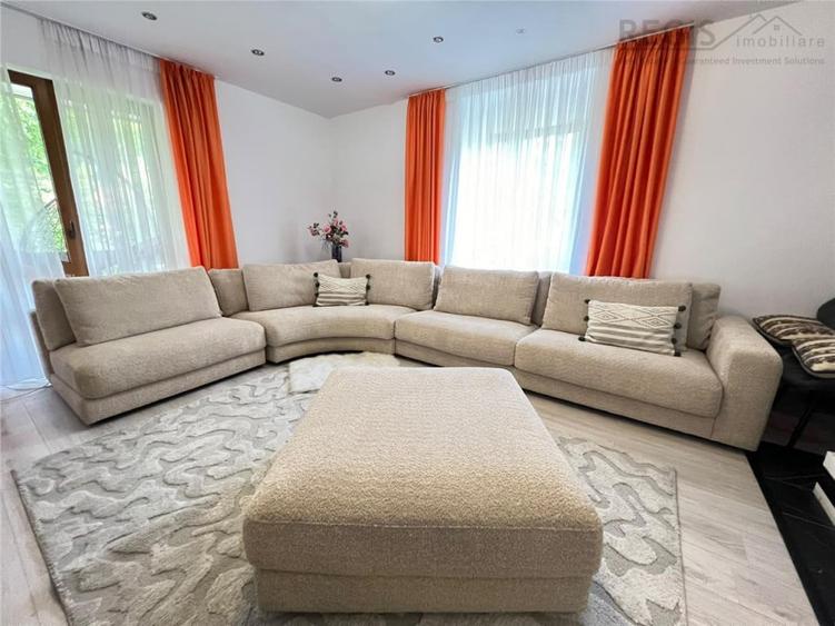 Apartament cu 3 camere decomandat în Noua