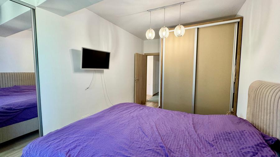 Apartament cu 3 camere decomandat în Jiului