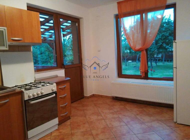Casă individuală cu 4 camere cu Canalizare în Hărman