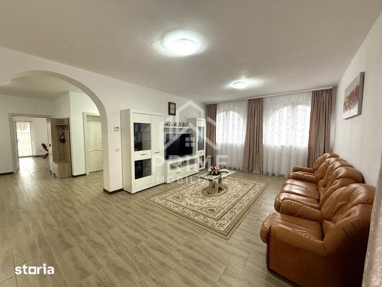 Casă cu 8 camere cu Teren 1200 Mp în Micești