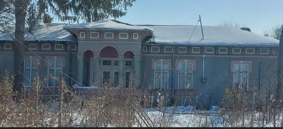 Casă cu Teren 1300 Mp în Roseți