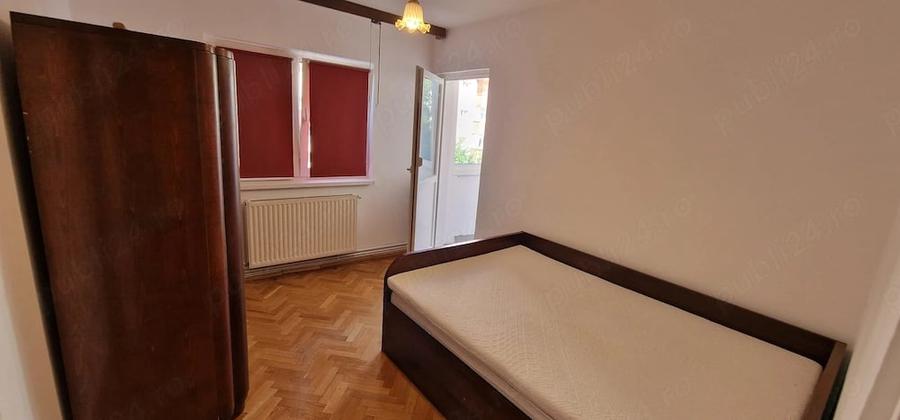 Apartament cu 4 camere decomandat în Calea București
