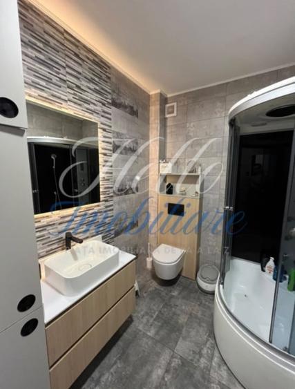 Apartament cu 3 camere decomandat în Florești