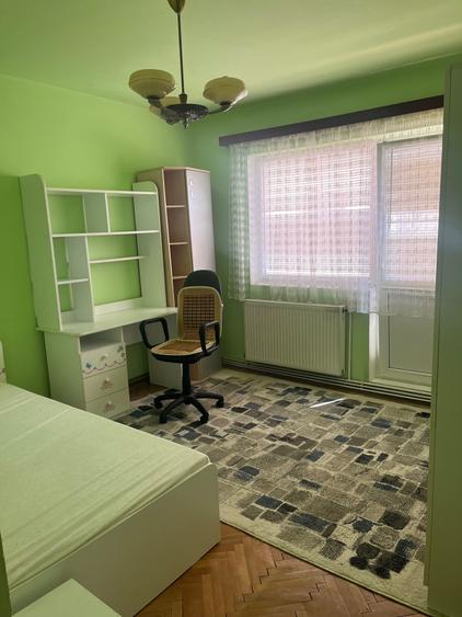 Apartament cu 3 camere decomandat în Valea Aurie