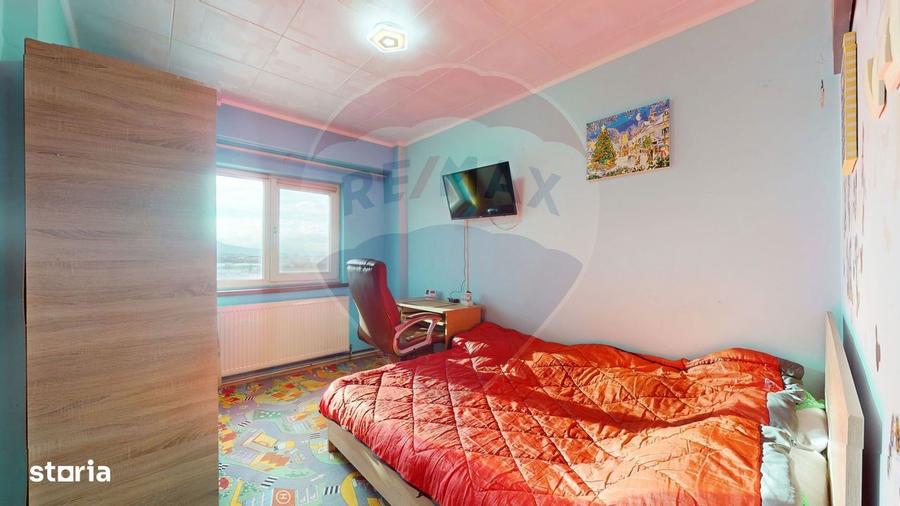 Apartament cu 3 camere decomandat în Triaj
