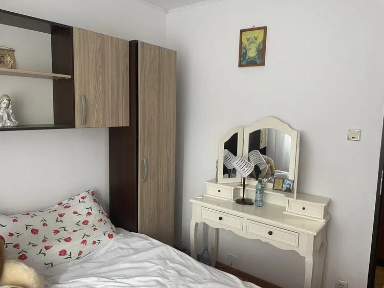 Apartament cu 3 camere semidecomandat, mobilat în Zimbru