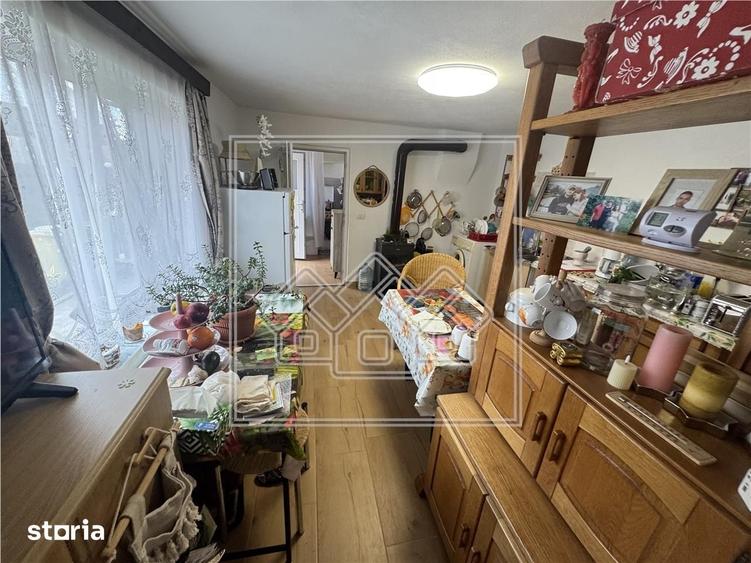 Casă cu 2 camere cu Teren 868 Mp în Arpașu de Jos