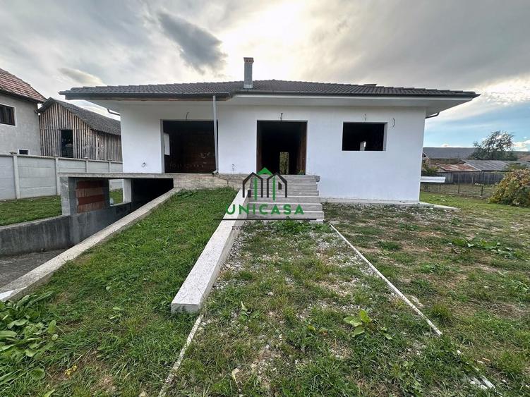Casă individuală cu 5 camere cu Canalizare în Jiblea Nouă