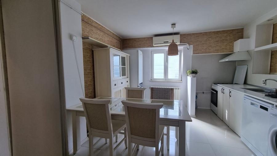 Apartament cu 3 camere decomandat în Iancului