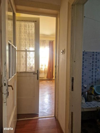 Casă cu 3 camere decomandat în Central