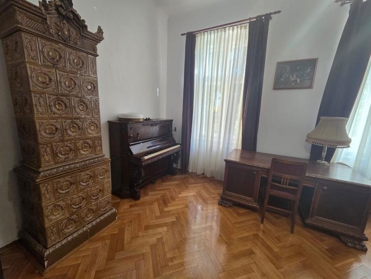 Apartament cu 5 camere, mobilat în Central