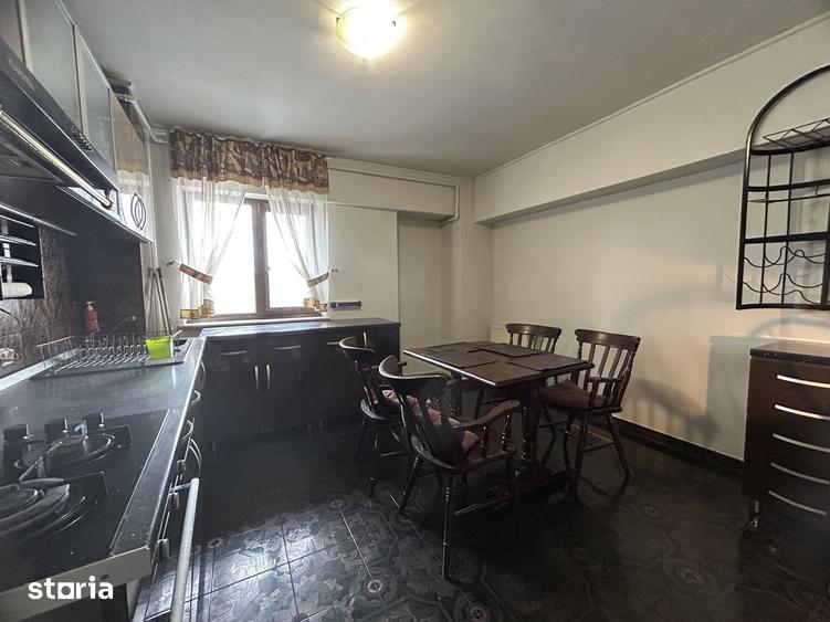 Apartament cu 4 camere decomandat în Central