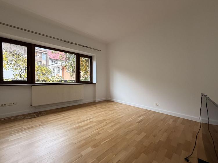 Apartament cu 3 camere, mobilat în Primăverii