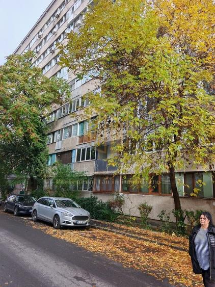 Apartament cu 3 camere semidecomandat în Uverturii