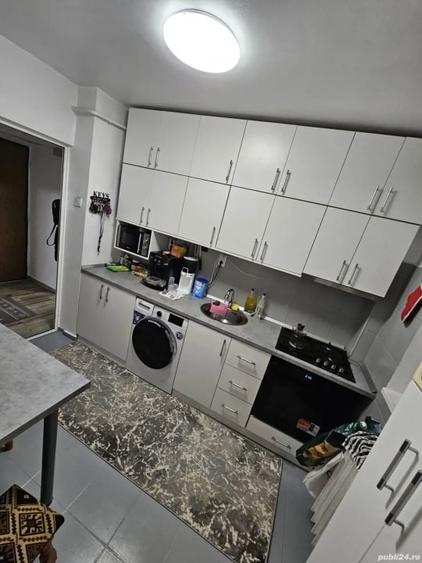 Apartament cu 3 camere decomandat, mobilat în Mircea cel Bătrân