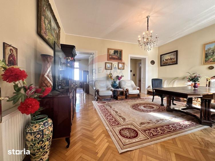 Apartament cu 4 camere, mobilat în Central