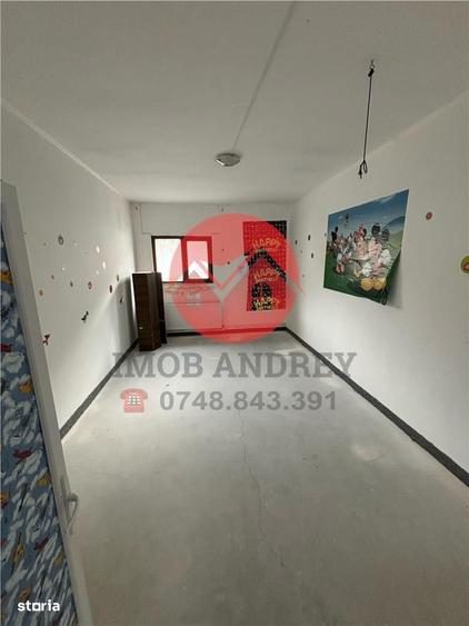 Spațiu comercial, de 300 mp, în Central