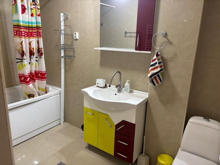 Apartament cu 3 camere decomandat, mobilat în Oancea