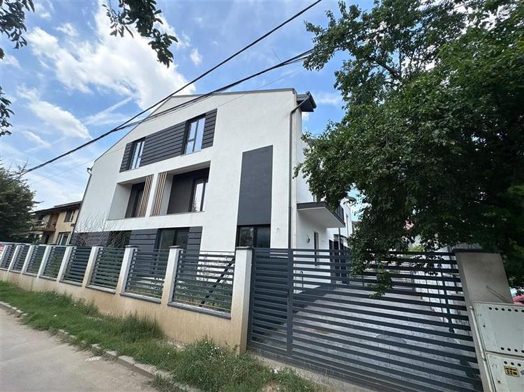 Vanzare vila 4 camere Pacii - 1