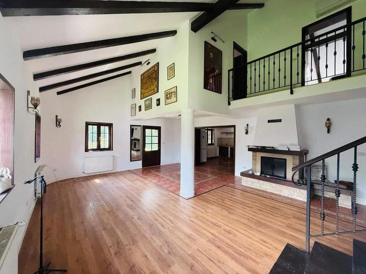 Casă cu 5 camere cu Teren 720 Mp în Sânmihaiu Român