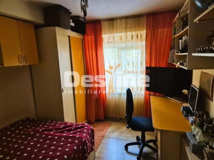 Apartament cu 3 camere decomandat, mobilat în Ultracentral