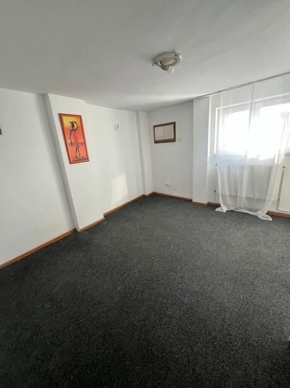 Casă cu 8 camere cu Teren 197 Mp în Calea Călărașilor