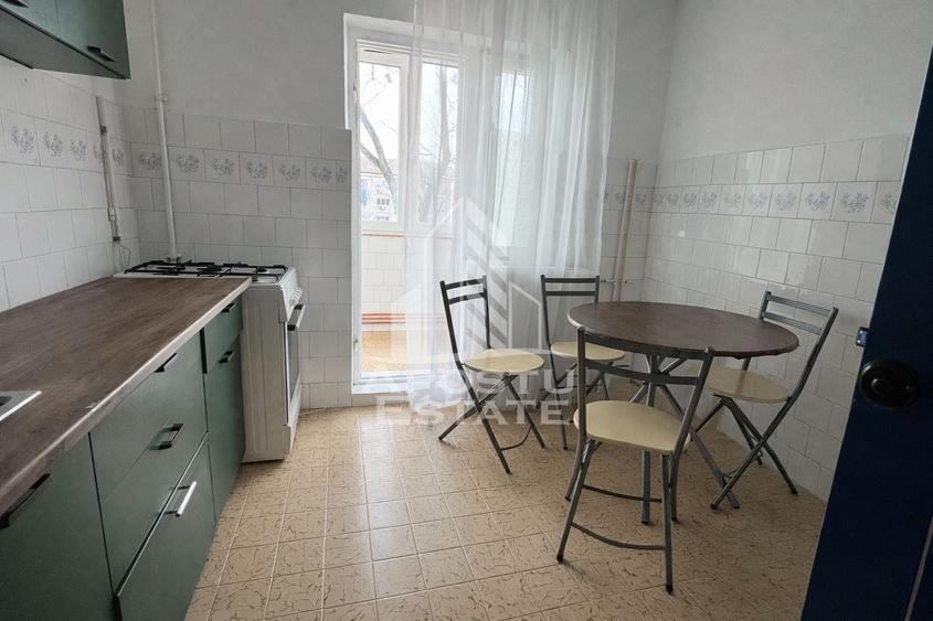Apartament cu 2 camere decomandat în Girocului