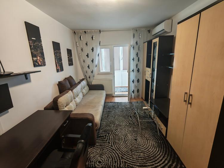 Apartament cu 2 camere nedecomandat în Girocului