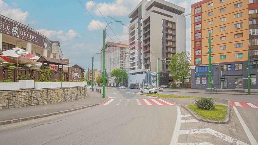 Apartament cu 4 camere decomandat în Răcădău