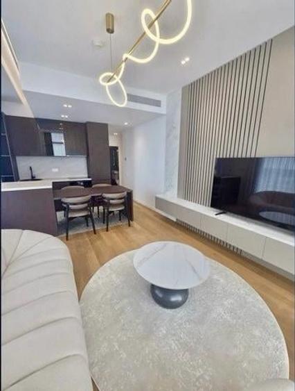 Apartament cu 3 camere semidecomandat în Floreasca