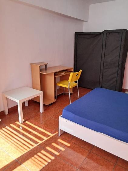 Apartament cu 3 camere decomandat, mobilat în Gorjului