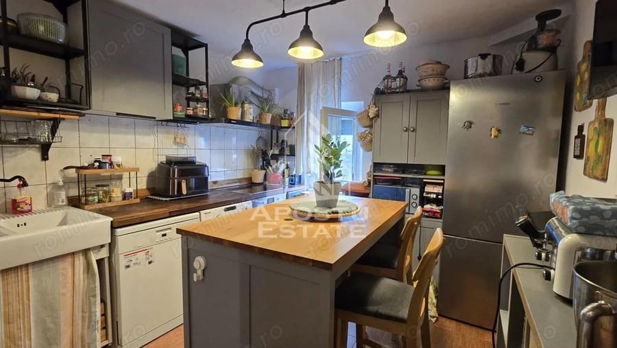 Apartament cu 3 camere semidecomandat în Bucovina