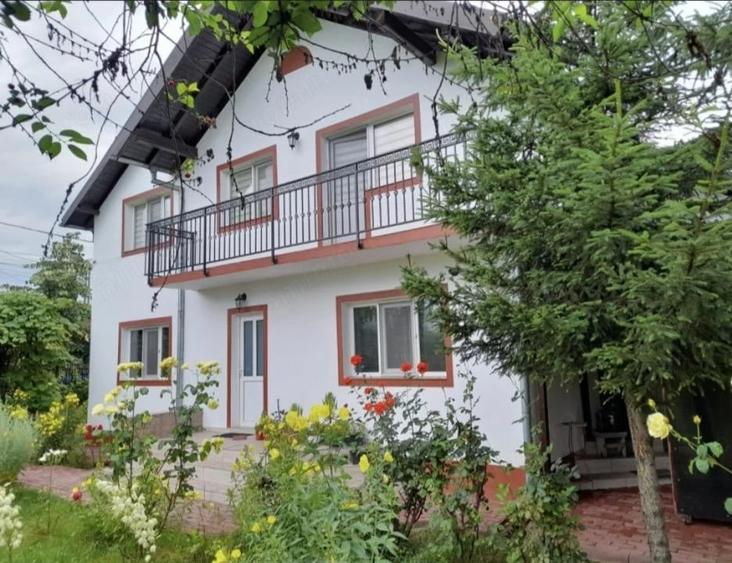 Casă cu Teren 1000 Mp în Central