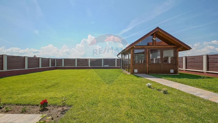 Casă individuală cu 5 camere cu Teren 630 Mp în Hărman