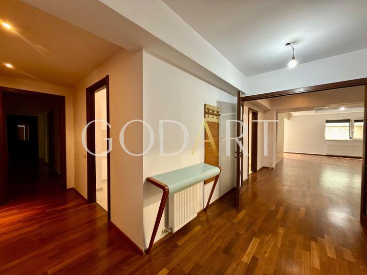 Apartament cu 3 camere decomandat în Herăstrău