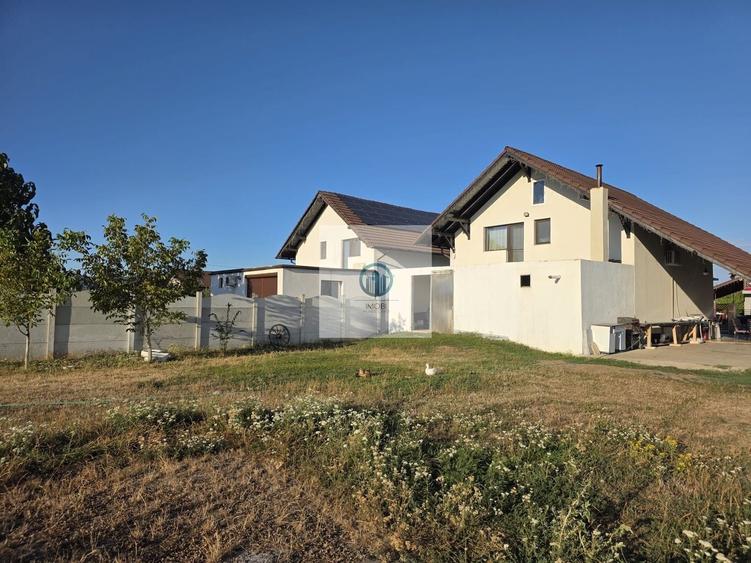 Casă individuală cu 4 camere cu Canalizare în Periferie