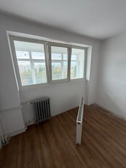 Apartament cu 3 camere decomandat în Berceni