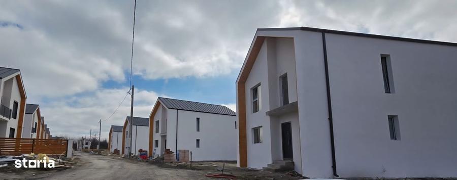 Casă cu 4 camere cu Teren 400 Mp în Vadu Pașii